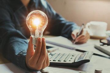 dell笔记本电脑电池显示正在充电但是电量一直不变