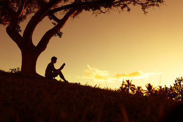 笔记本有些按键不灵敏要用力按才行！如何解决