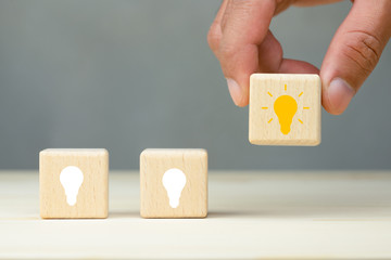 笔记本电脑在哪里调亮度？