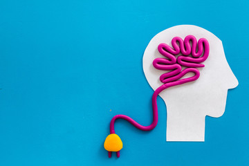 电脑放了很久后开机显示无信号？